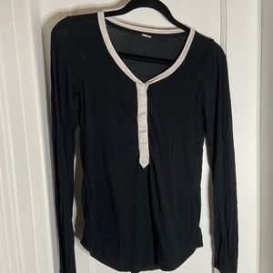 Kit and Ace Women's LS Henley Black and White